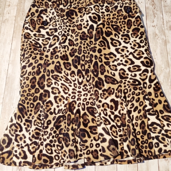 Animal print skirt size 8 - Picture 2 of 16